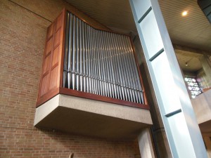 Verschueren orgel Overloon. Technische revisie van elektrisch systeem en herstel frontpijpen.